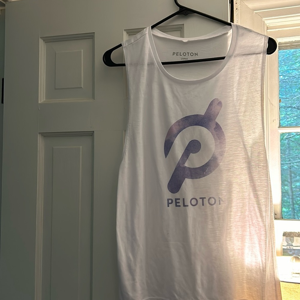 Women’s large Peloton tank